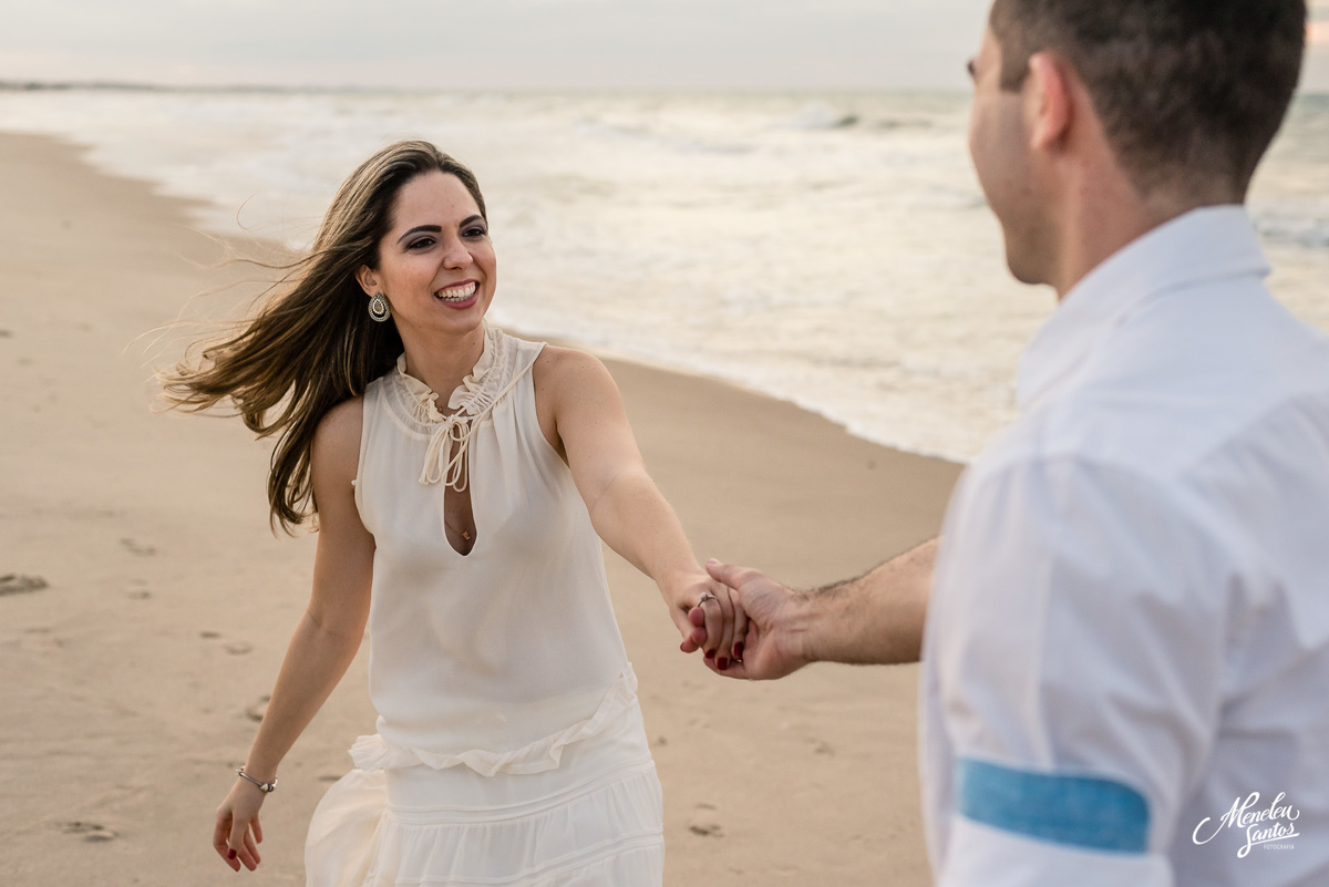 Ensaio de casal realizado na Praia do Aquiraz Riviera Dom Pedro Laguna por Fotógrafo de casamento em Fortaleza Meneleu Santos