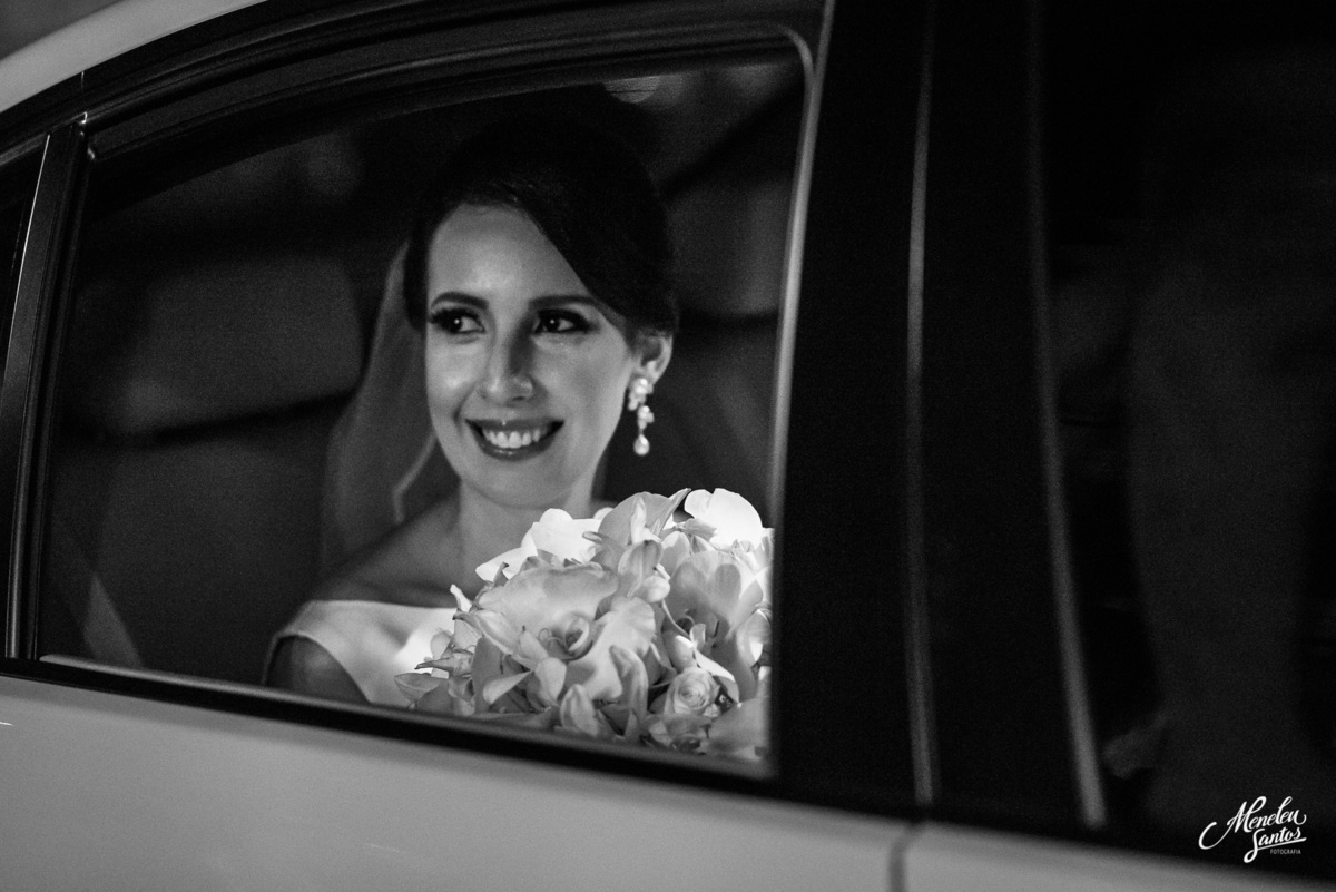 noiva chegando na igreja por fotógrafo em fortaleza meneleu santos