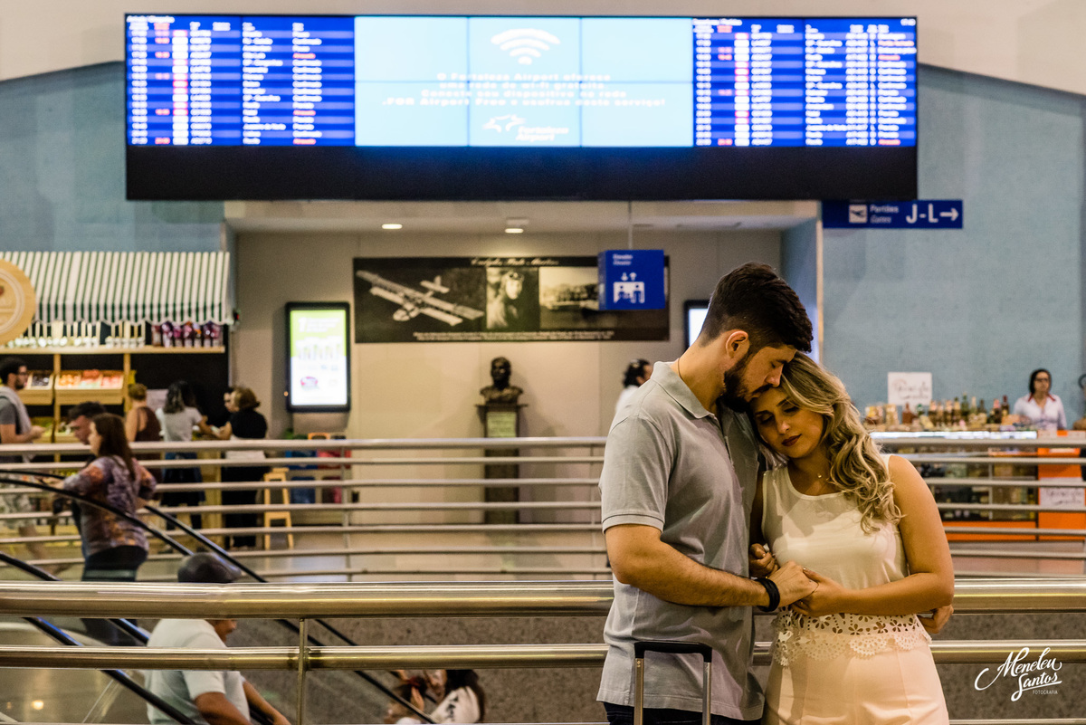 Idas e vindas do casal no aeroporto internacional de fortaleza por fotografo de casamento meneleu santos