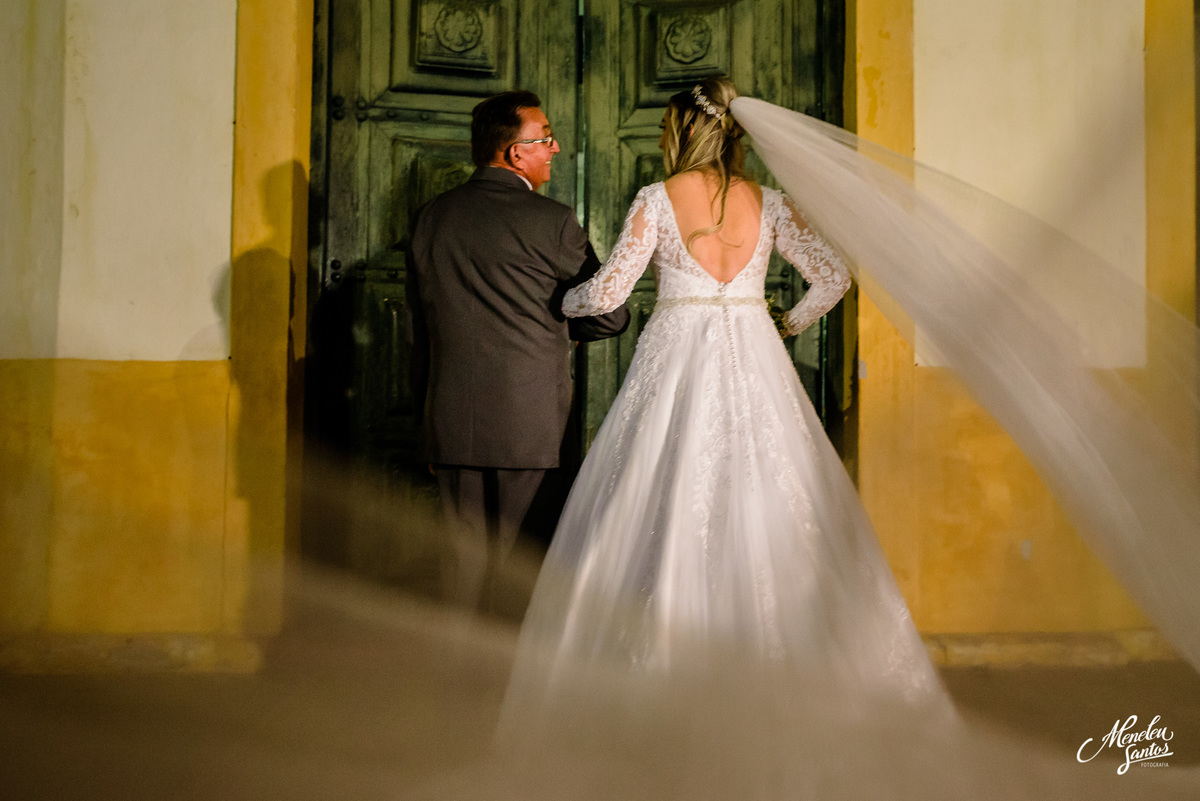 Casamento na igreja matriz de aquiraz-ce por fotógrafo de casamento meneleu santos