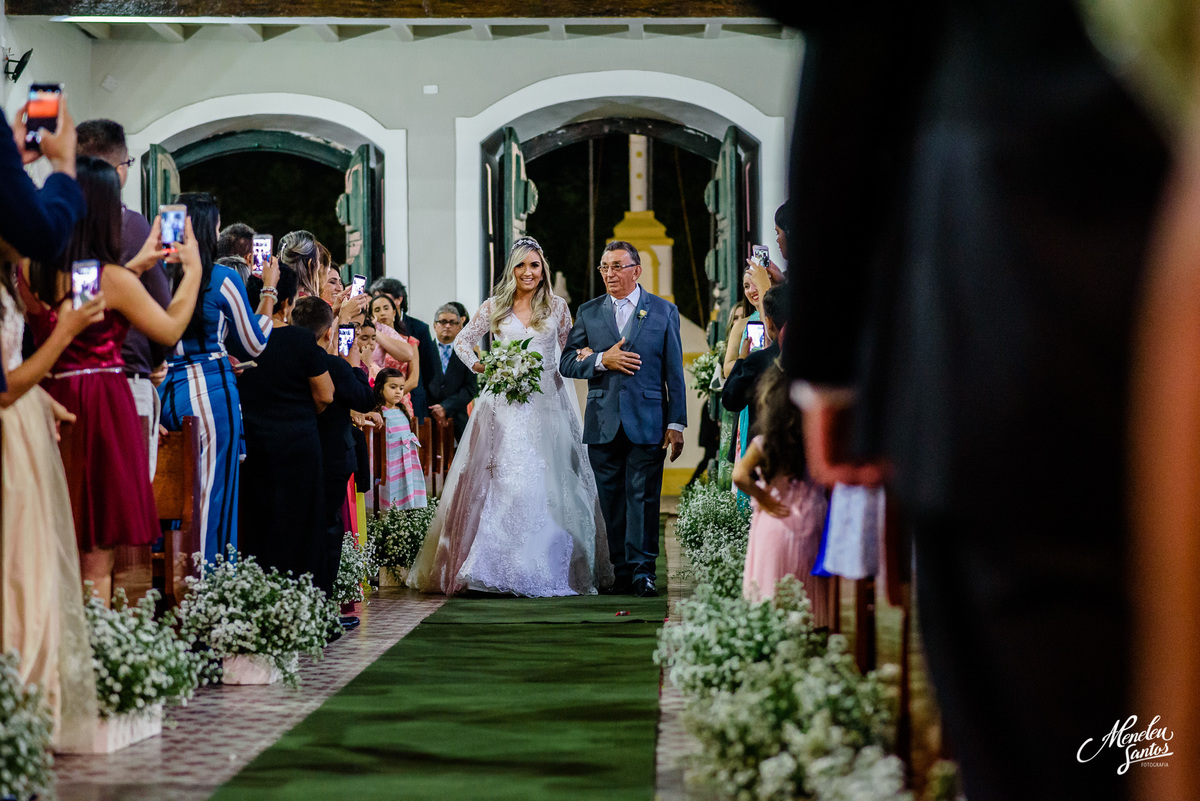 Casamento na igreja matriz de aquiraz-ce por fotógrafo de casamento meneleu santos