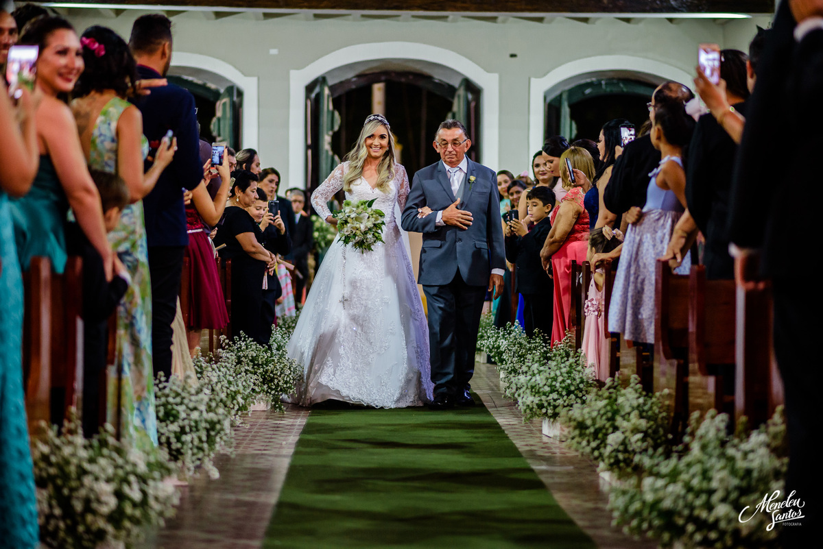 Casamento na igreja matriz de aquiraz-ce por fotógrafo de casamento meneleu santos