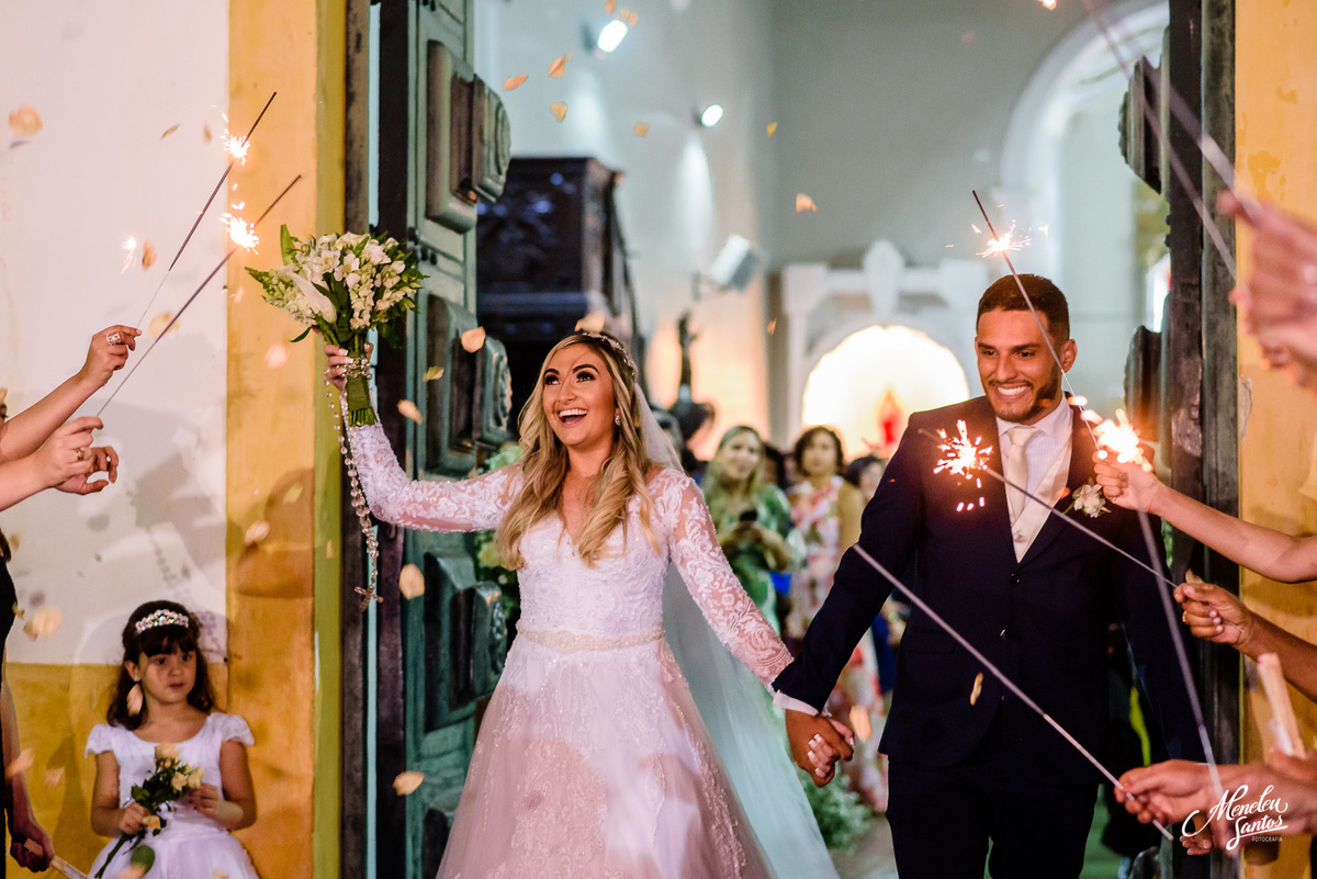 Casamento na igreja matriz de aquiraz-ce por fotógrafo de casamento meneleu santos