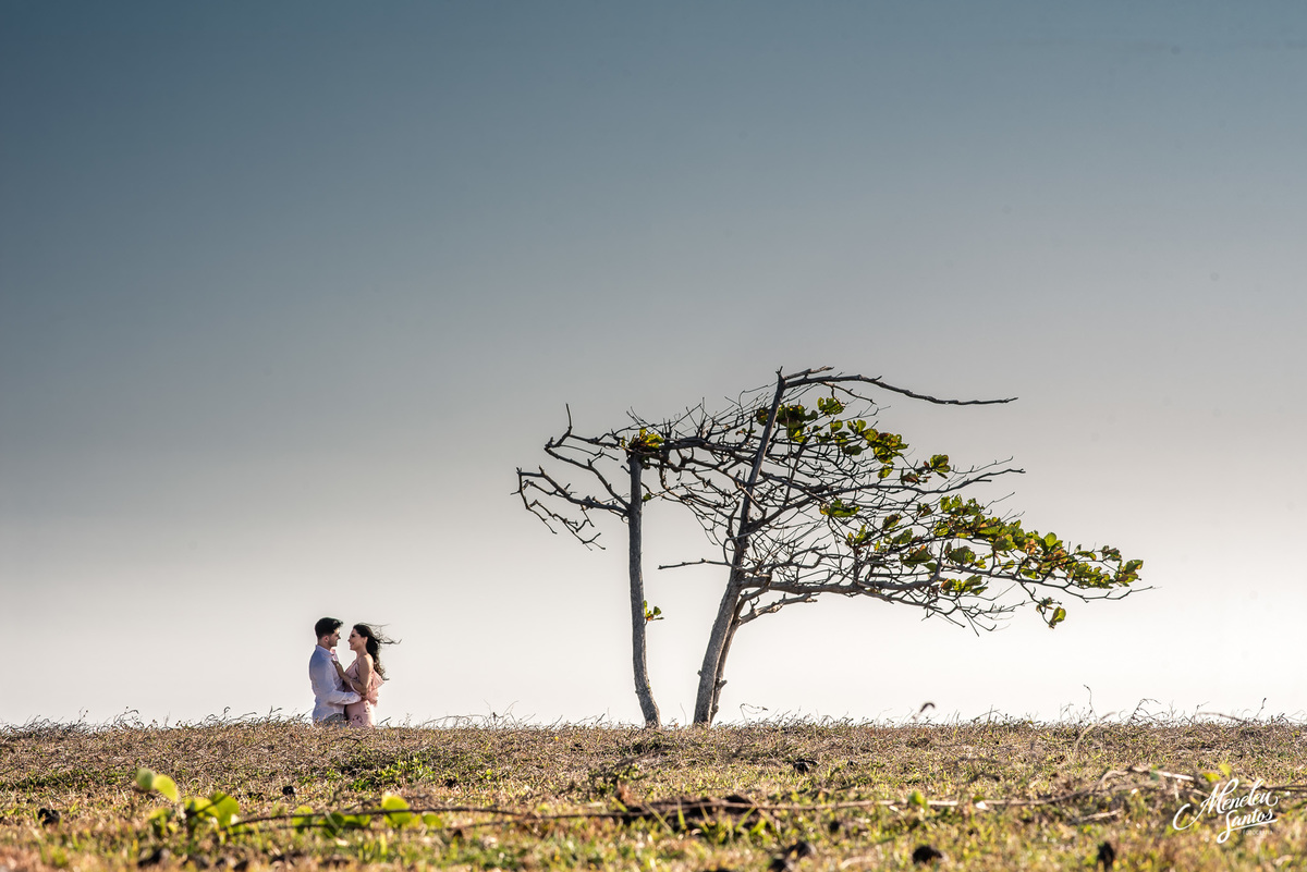 Ensaio de casal na praia do paracuru-ce pro fotografo em fortaleza Meneleu Santos