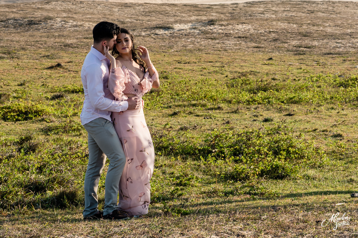 Ensaio de casal na praia do paracuru-ce pro fotografo em fortaleza Meneleu Santos