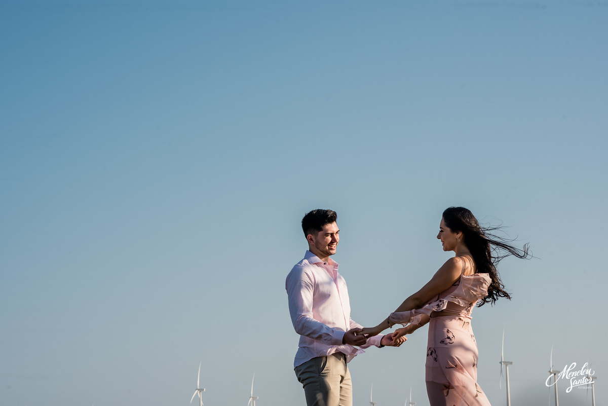 Ensaio de casal na praia do paracuru-ce pro fotografo em fortaleza Meneleu Santos