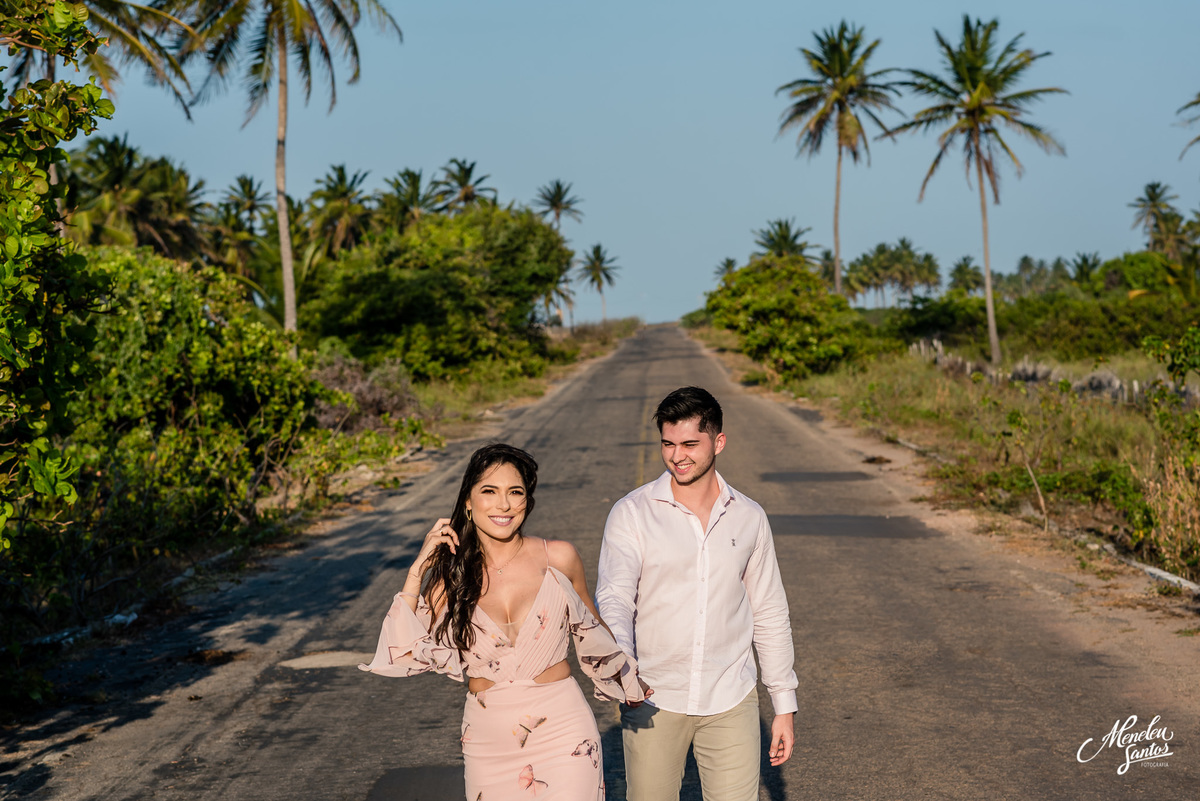 Ensaio de casal na praia do paracuru-ce pro fotografo em fortaleza Meneleu Santos