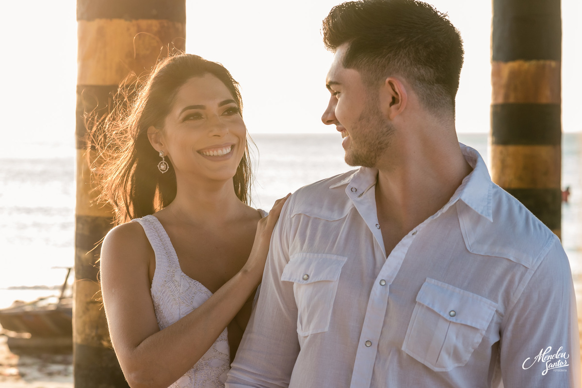 Ensaio de casal na praia do paracuru-ce pro fotografo em fortaleza Meneleu Santos