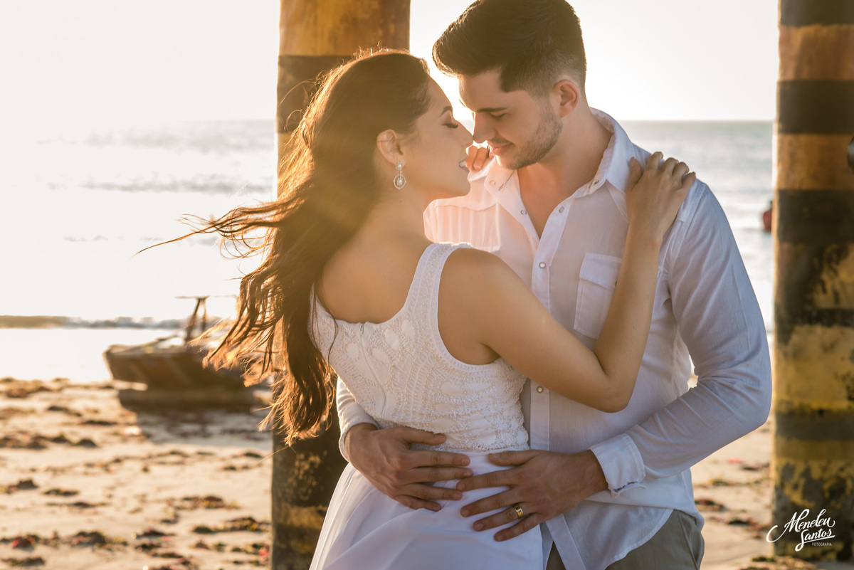 Ensaio de casal na praia do paracuru-ce pro fotografo em fortaleza Meneleu Santos