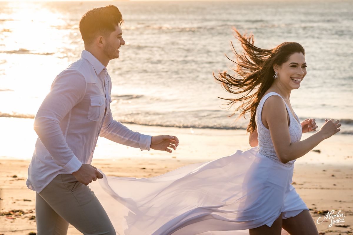 Ensaio de casal na praia do paracuru-ce pro fotografo em fortaleza Meneleu Santos