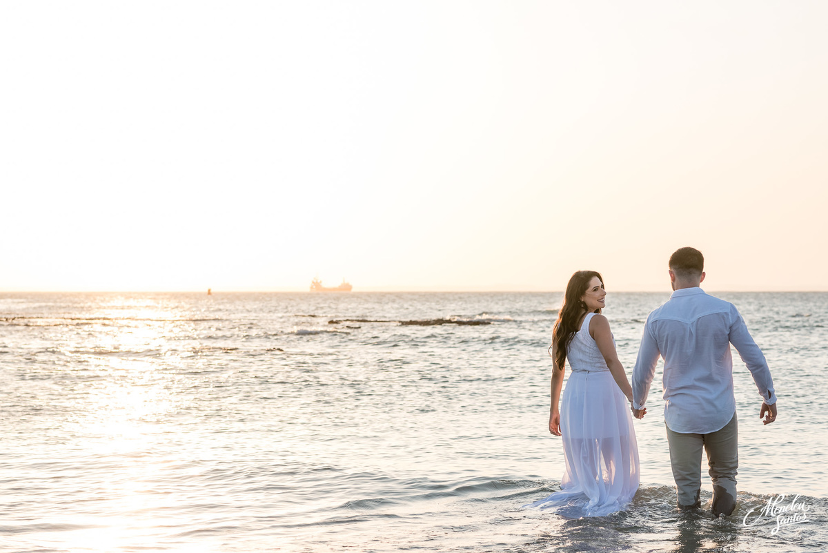 Ensaio de casal na praia do paracuru-ce pro fotografo em fortaleza Meneleu Santos