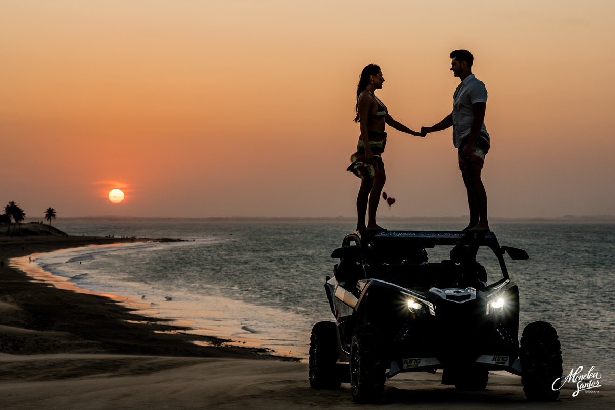 Ensaio de casal na praia do paracuru-ce pro fotografo em fortaleza Meneleu Santos