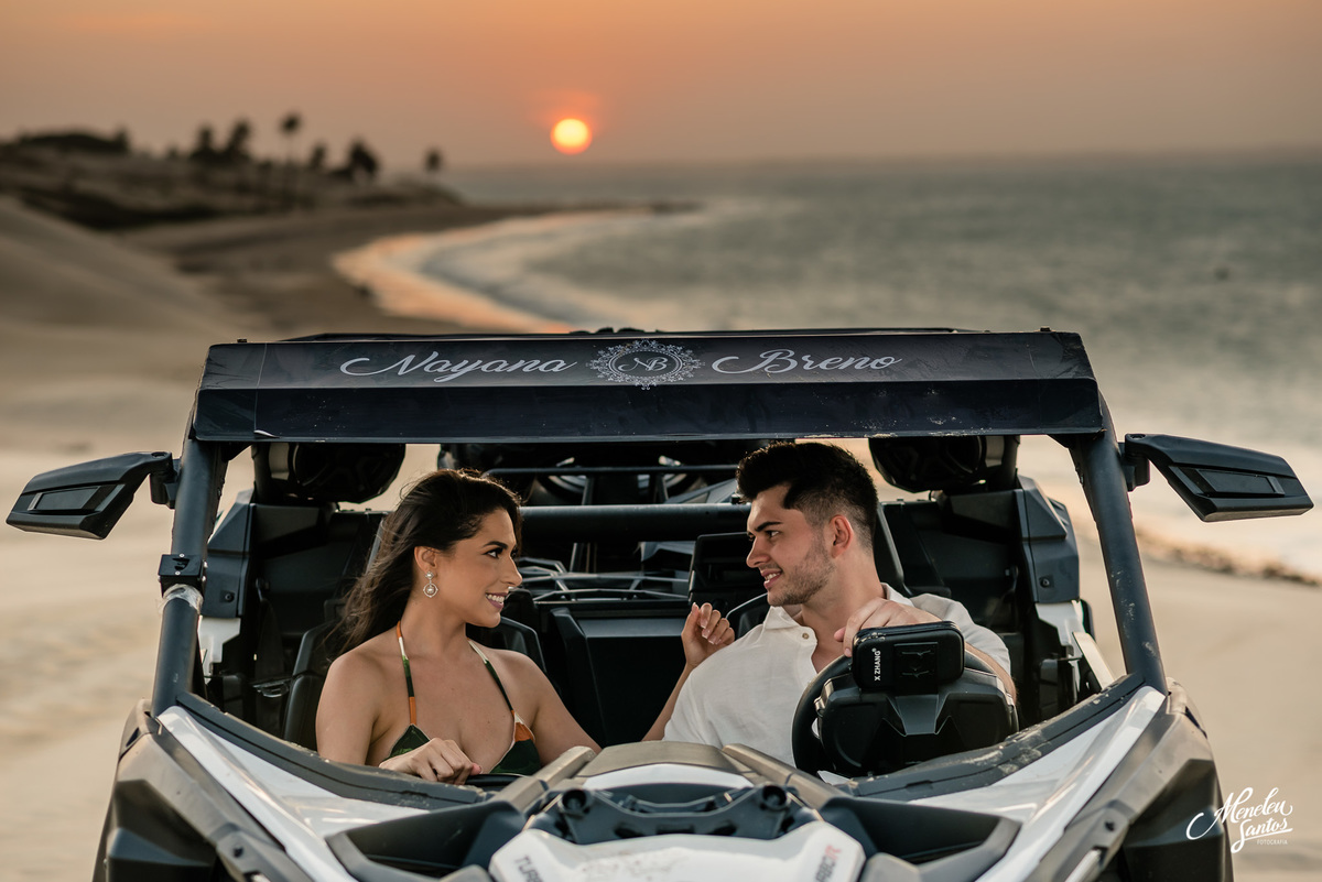 Ensaio de casal na praia do paracuru-ce pro fotografo em fortaleza Meneleu Santos