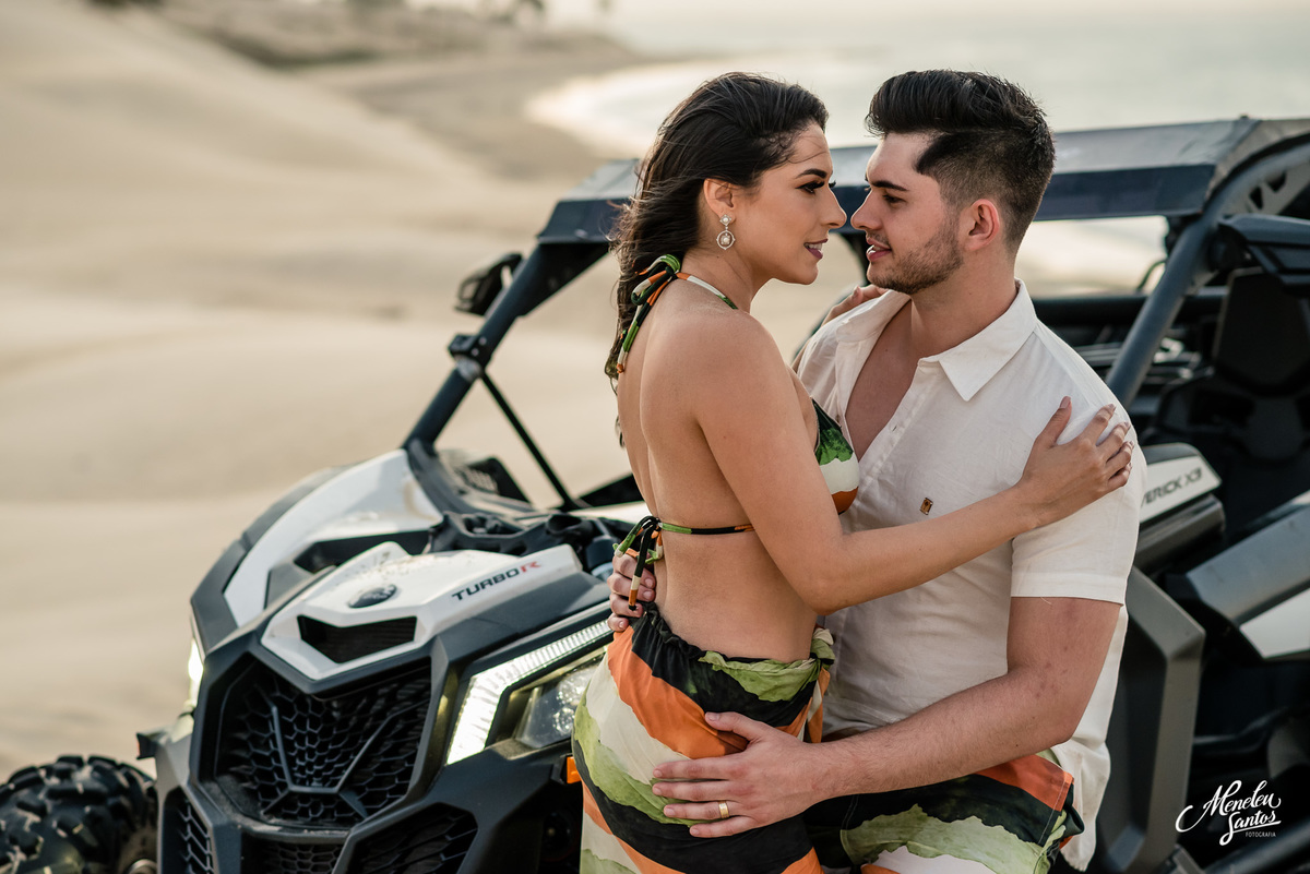 Ensaio de casal na praia do paracuru-ce pro fotografo em fortaleza Meneleu Santos
