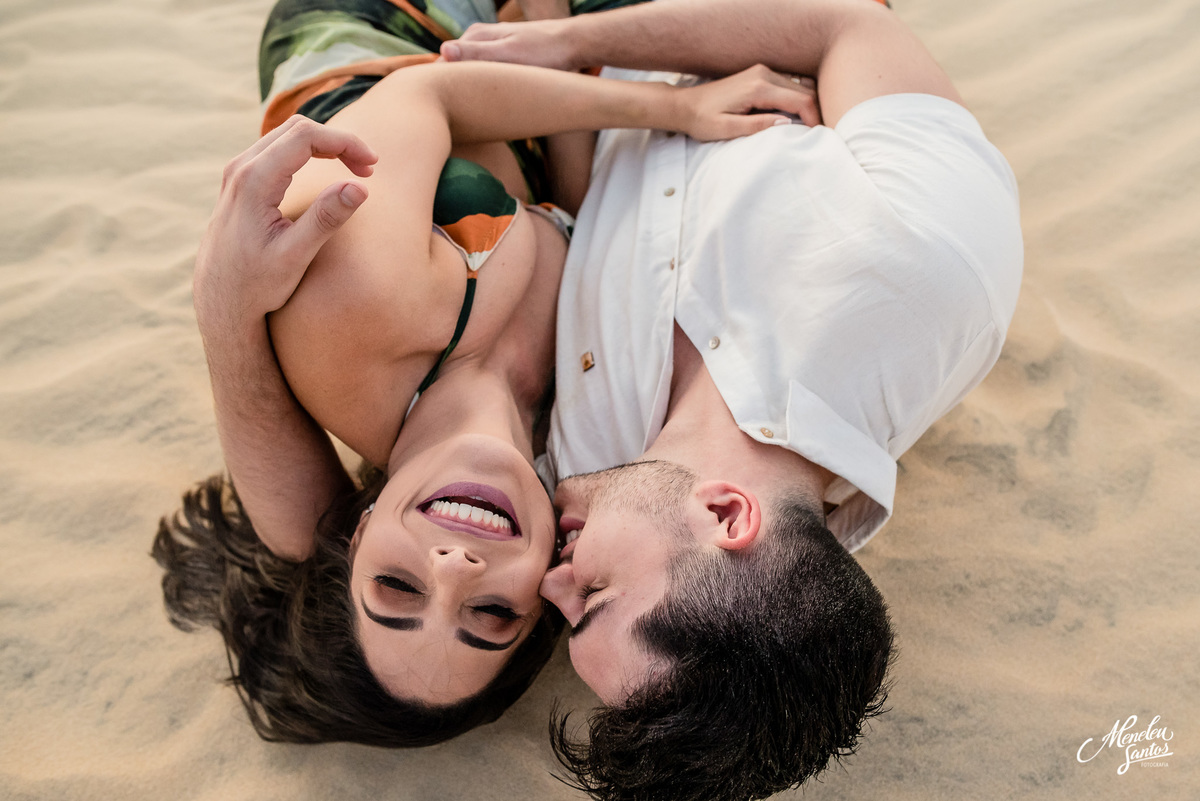 Ensaio de casal na praia do paracuru-ce pro fotografo em fortaleza Meneleu Santos