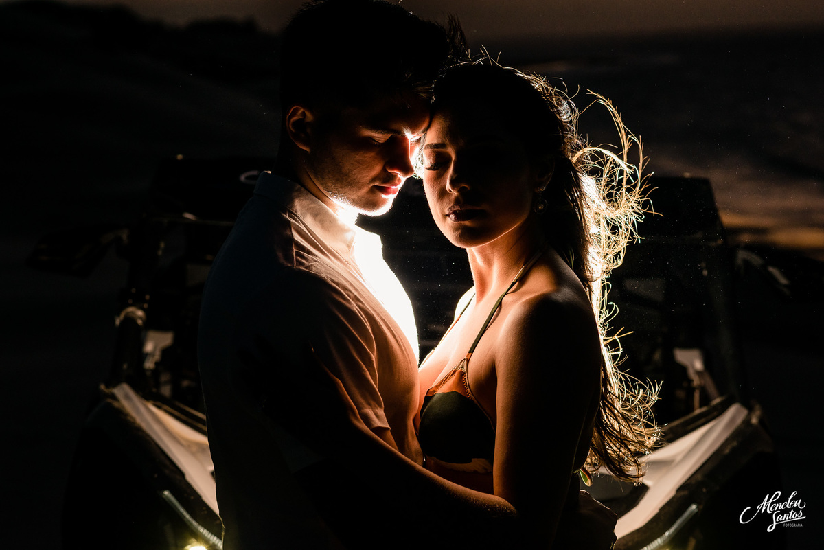Ensaio de casal na praia do paracuru-ce pro fotografo em fortaleza Meneleu Santos