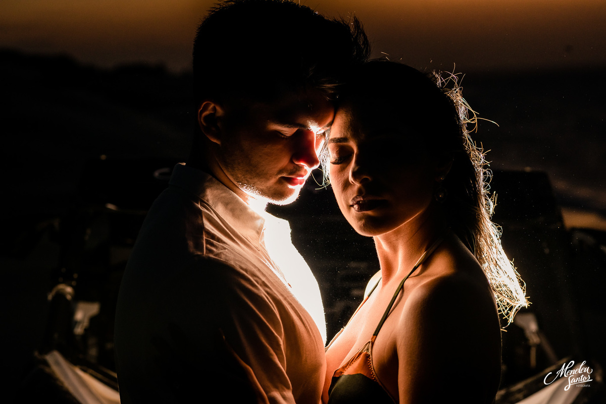 Ensaio de casal na praia do paracuru-ce pro fotografo em fortaleza Meneleu Santos