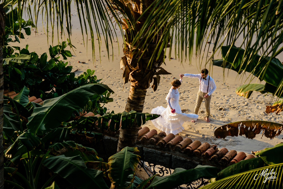 fotografia de elopement na praia com fotografo de casamento meneleu santos