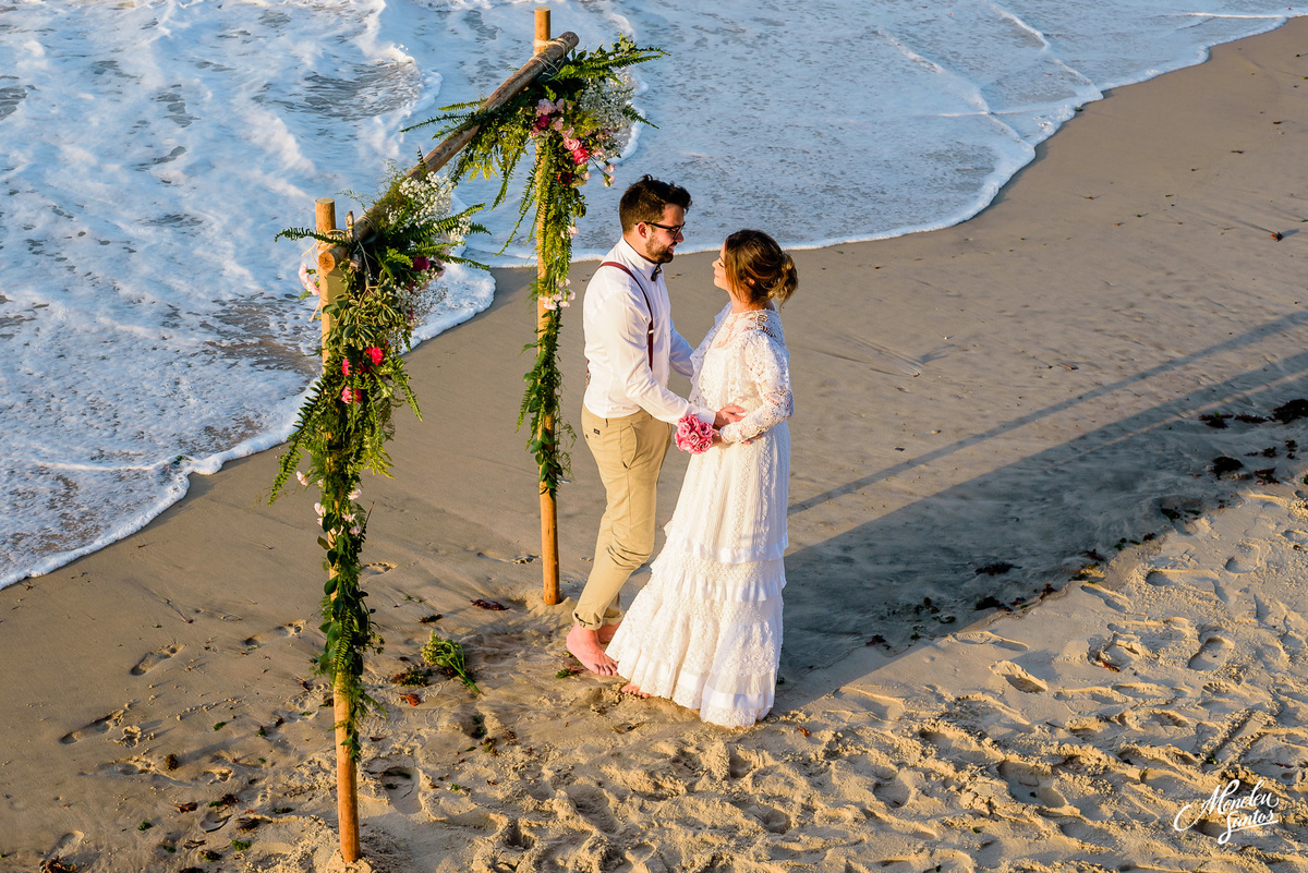 fotografia de elopement na praia com fotografo de casamento meneleu santos