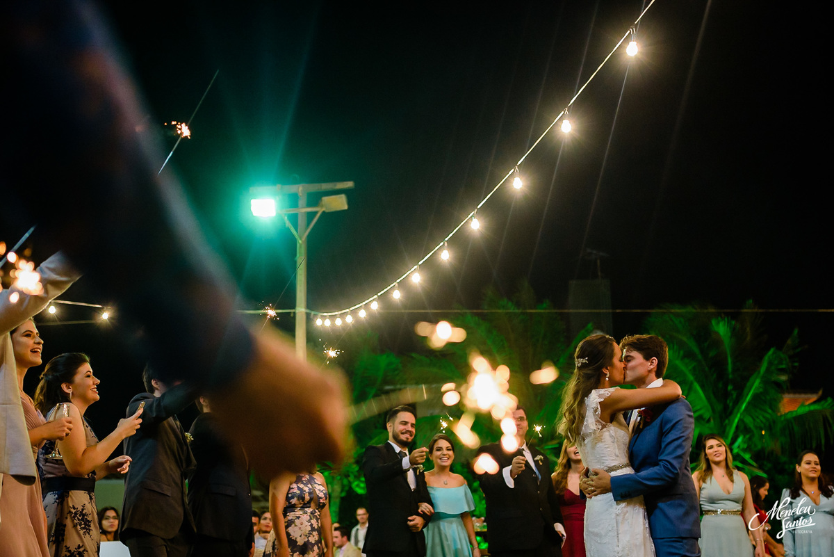 Casamento no Porto das Dunas com  Fotógrafo de casamento meneleu santos