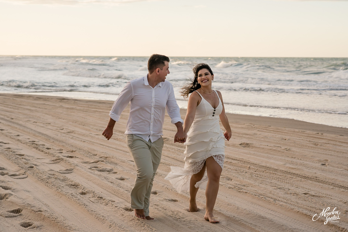 ensaio de casal na praia por fotografo em fortaleza