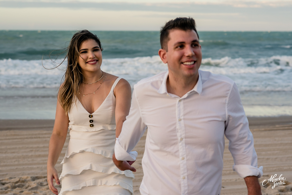 ensaio de casal na praia por fotografo em fortaleza