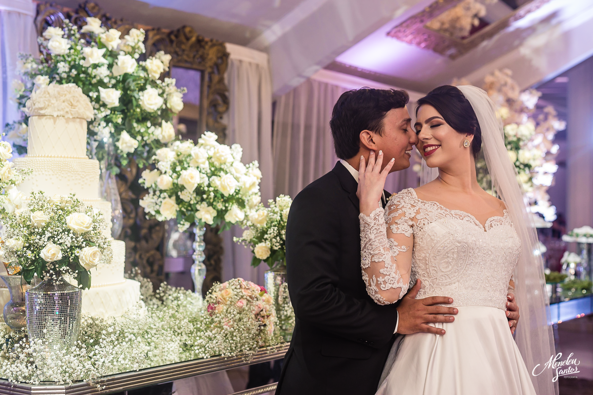 Casamento no buffet di gregório com vestido de noiva 