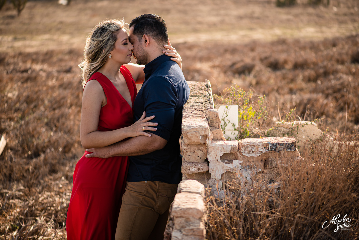 ensaio de casal com vestido vermelho no porto das dunas