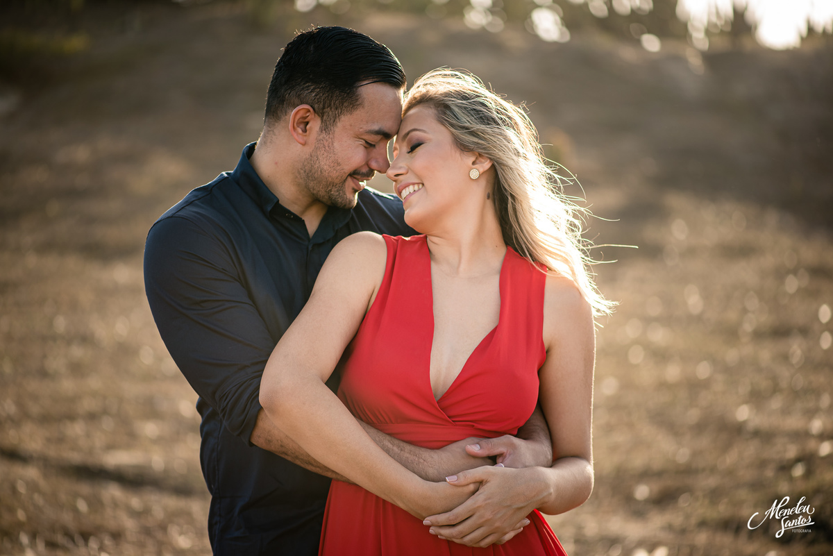 ensaio de casal com vestido vermelho no porto das dunas