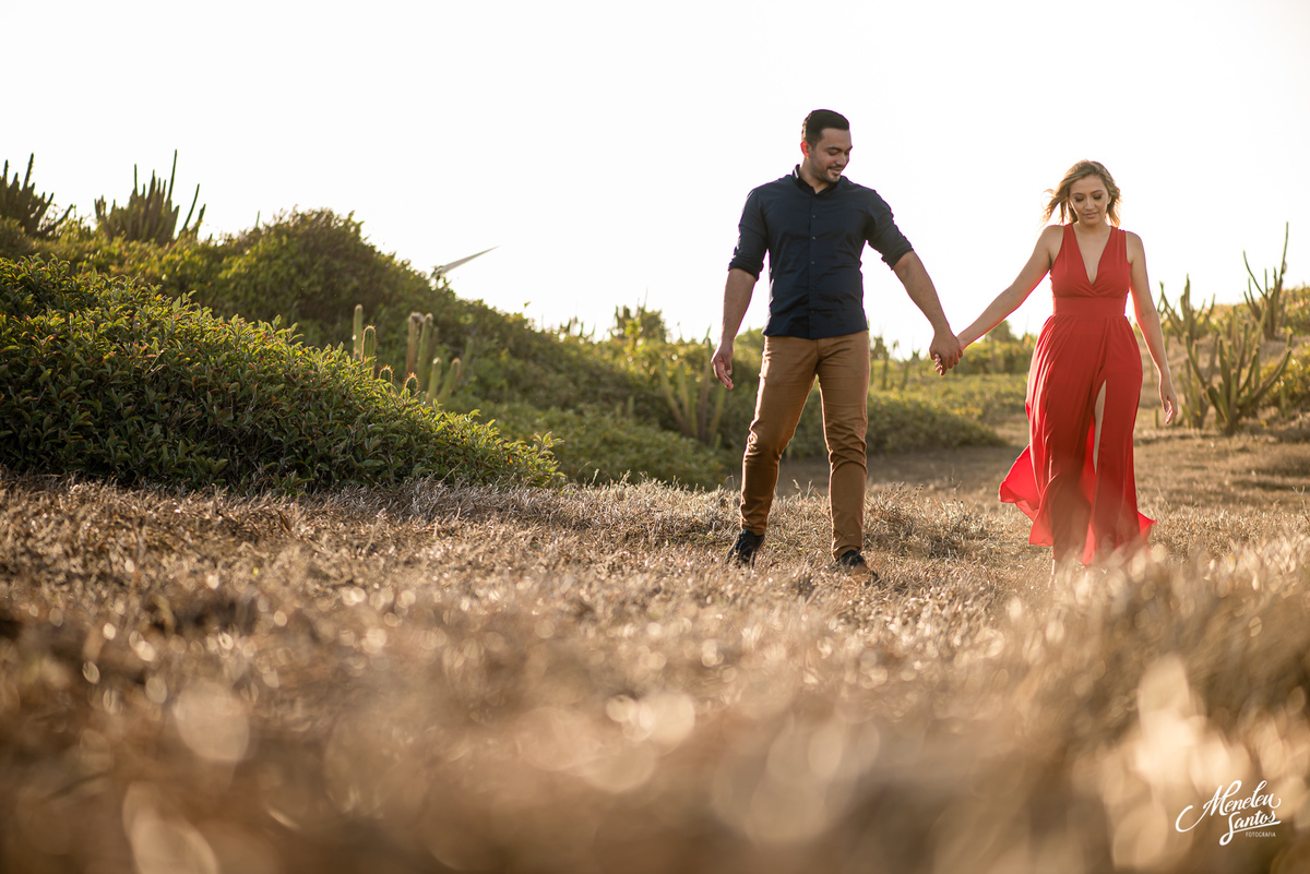 ensaio de casal com vestido vermelho no porto das dunas