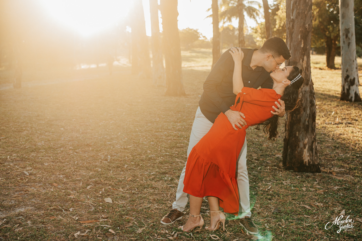 Pre wedding com noiva de vestido vermelho