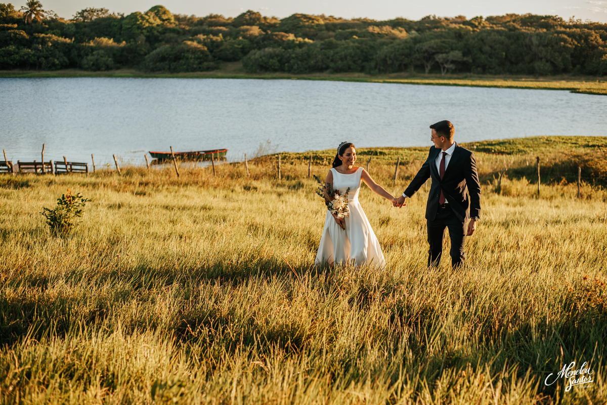 Ensaio com casal vestidos de noivos 