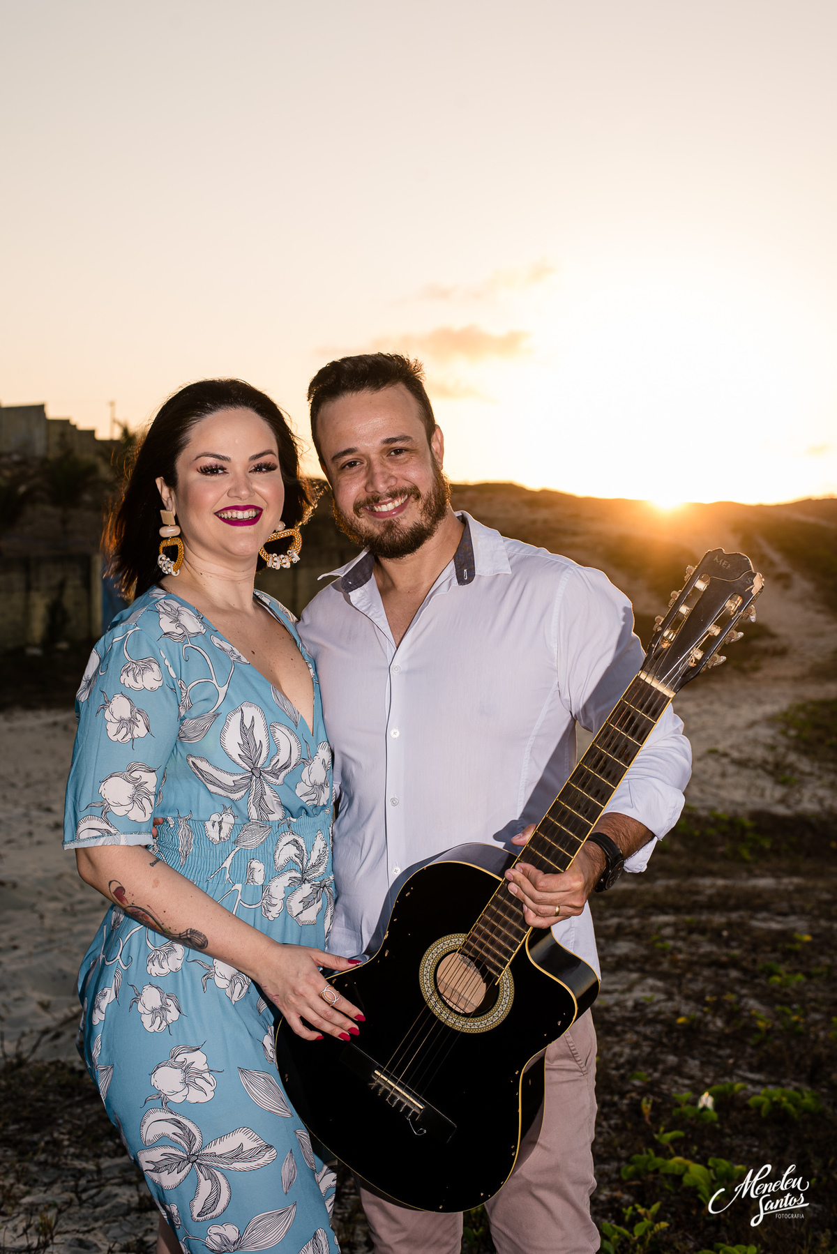 Ensaio de casal com violão 