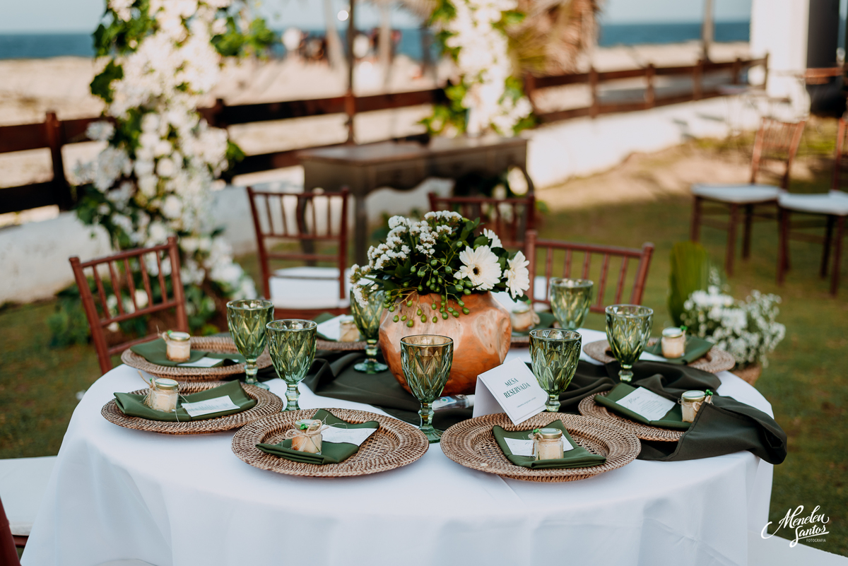 Decoração verde e branco em casamento no porto das dunas 