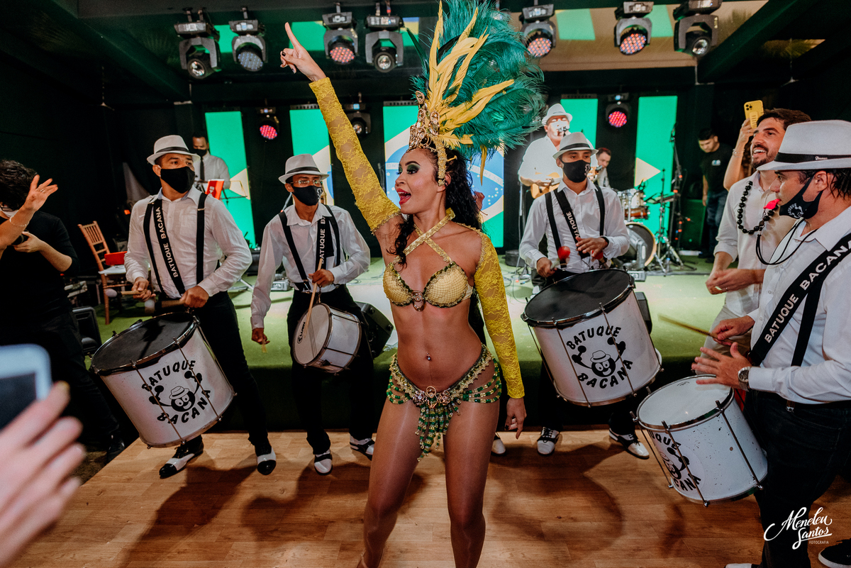 Casamento na casa branca com samba e batucada