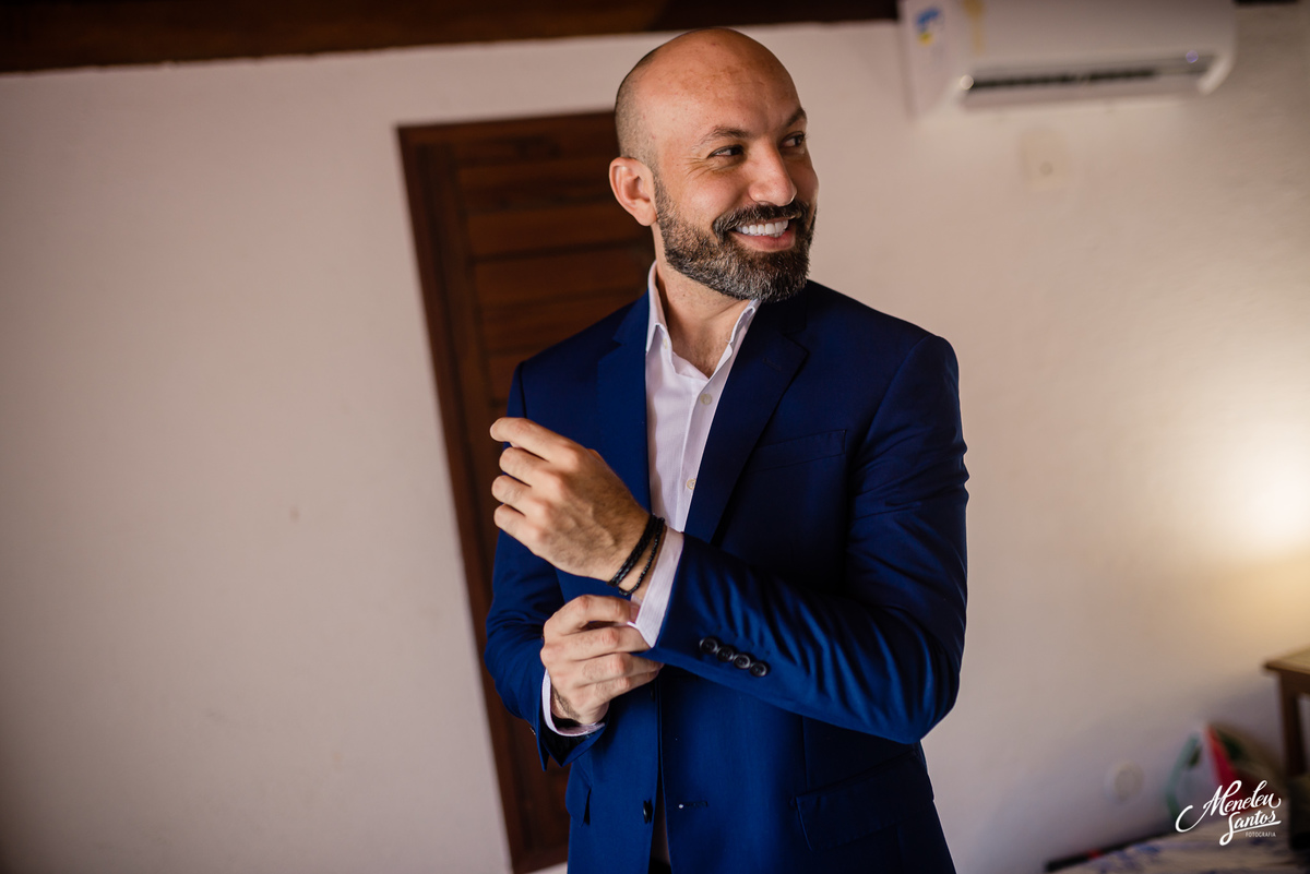 Noivo com Terno azul marinho