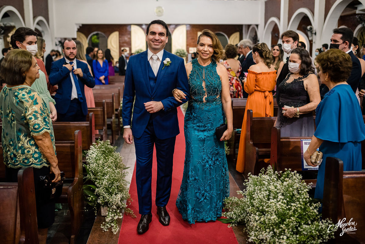 Noivo com terno azul marinho em fortaleza