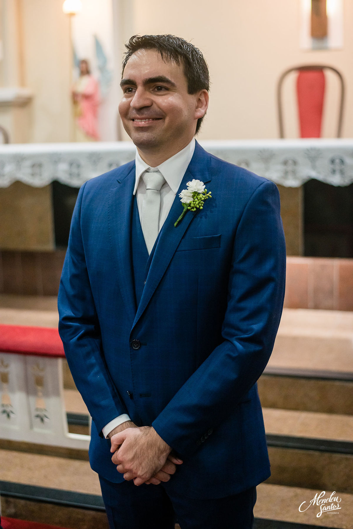 Noivo com terno azul marinho em fortaleza