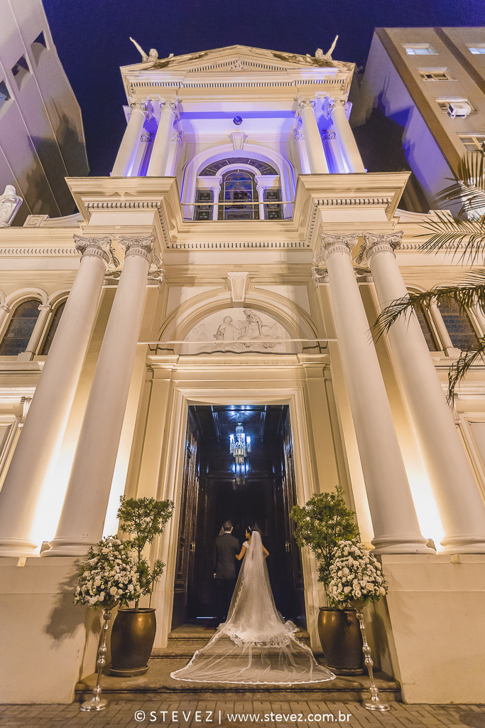 noiva entrando na igreja