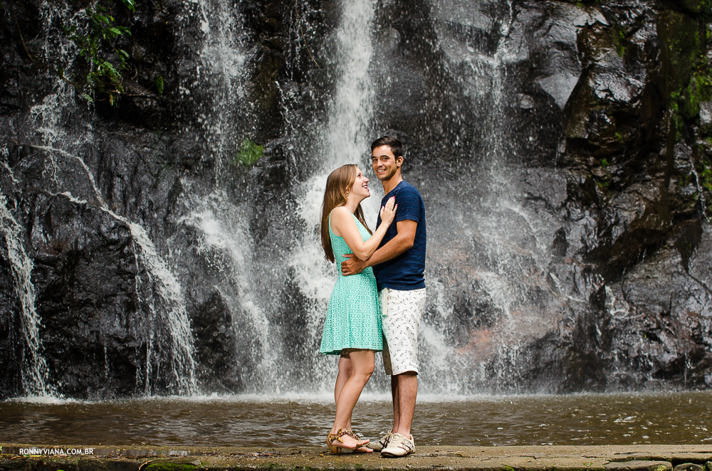 Ensaio de Casal, Vestido azul claro, cabelos soltos, cachoeira, fotos criativas