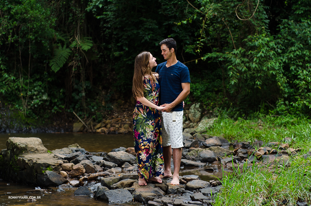 Ensaio De casamento, Abraçadinhos, roupas leves, cachoeira, abraço