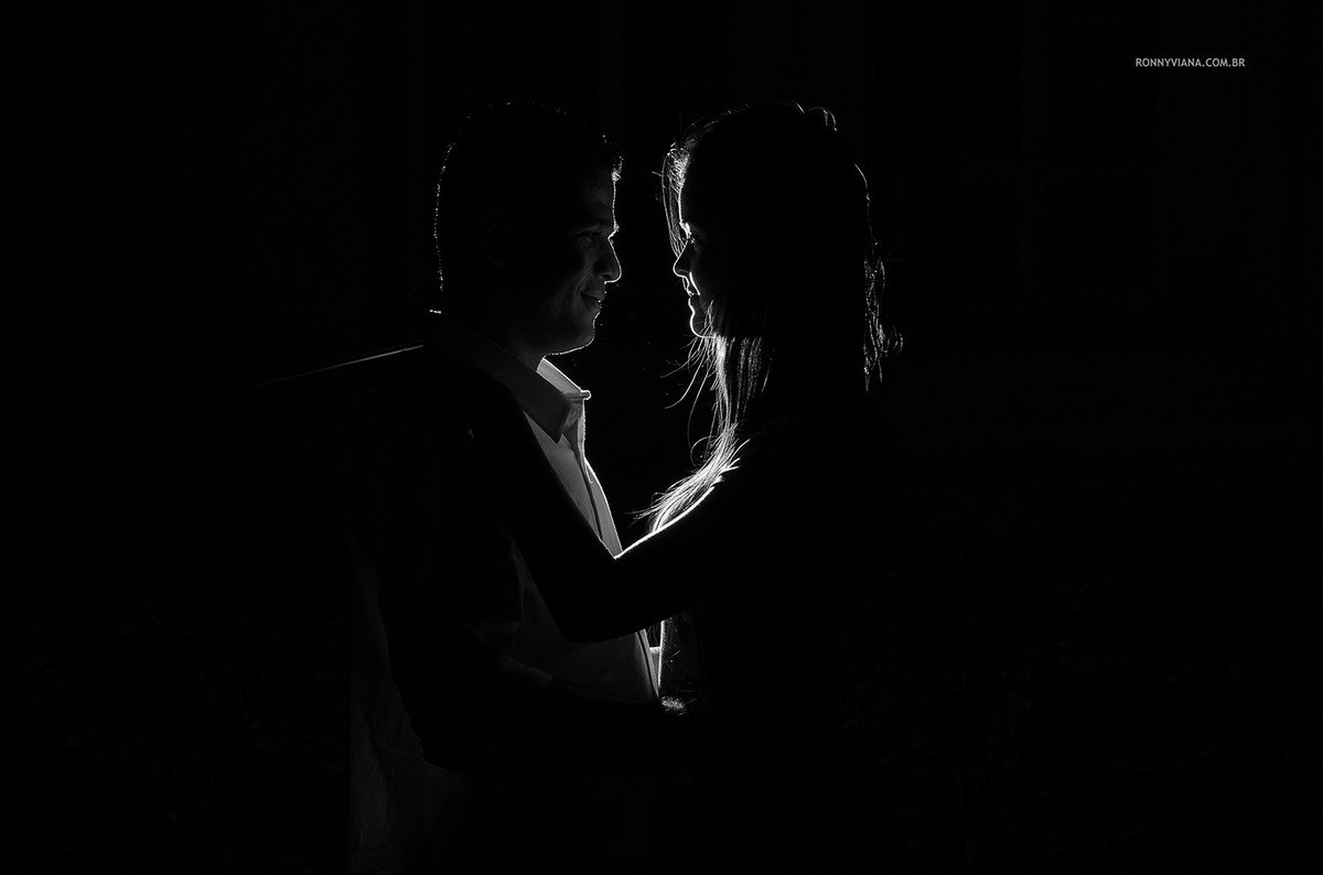 silhueta de ensaio de casal criativo com fotografo de casamento premiado