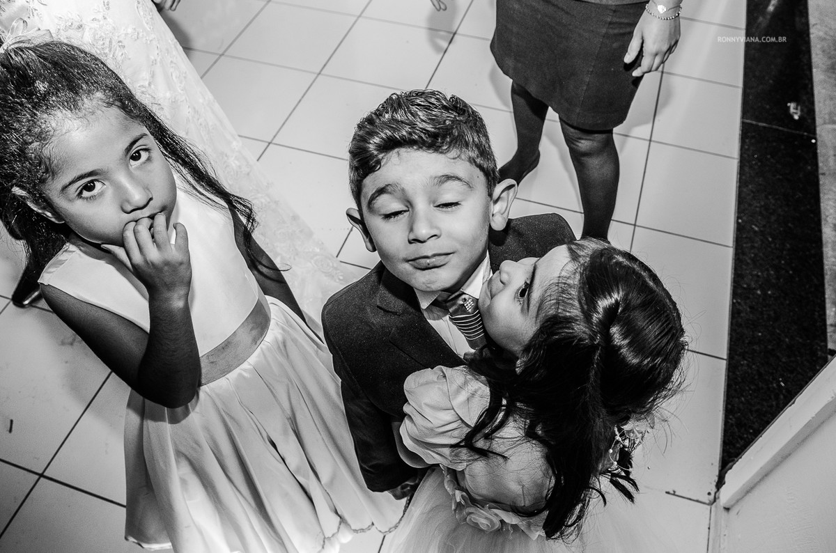 casamento em piracicaba decoração no Celebrare Eventos noivinhos se abraçando