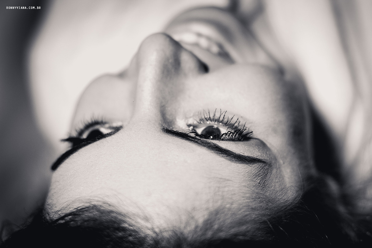 Noiva alegre no dia do casamento