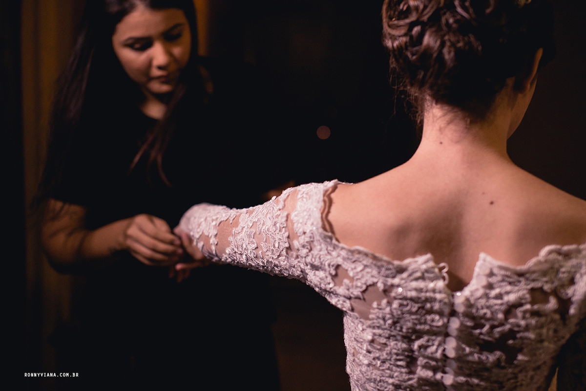 Ajustando Vestido de noiva para casamento