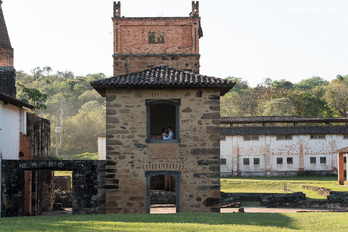 fotos-em-fazenda-castelo-casal-apaixonado-em-sorocaba-brasil-fotografo-de-casamento