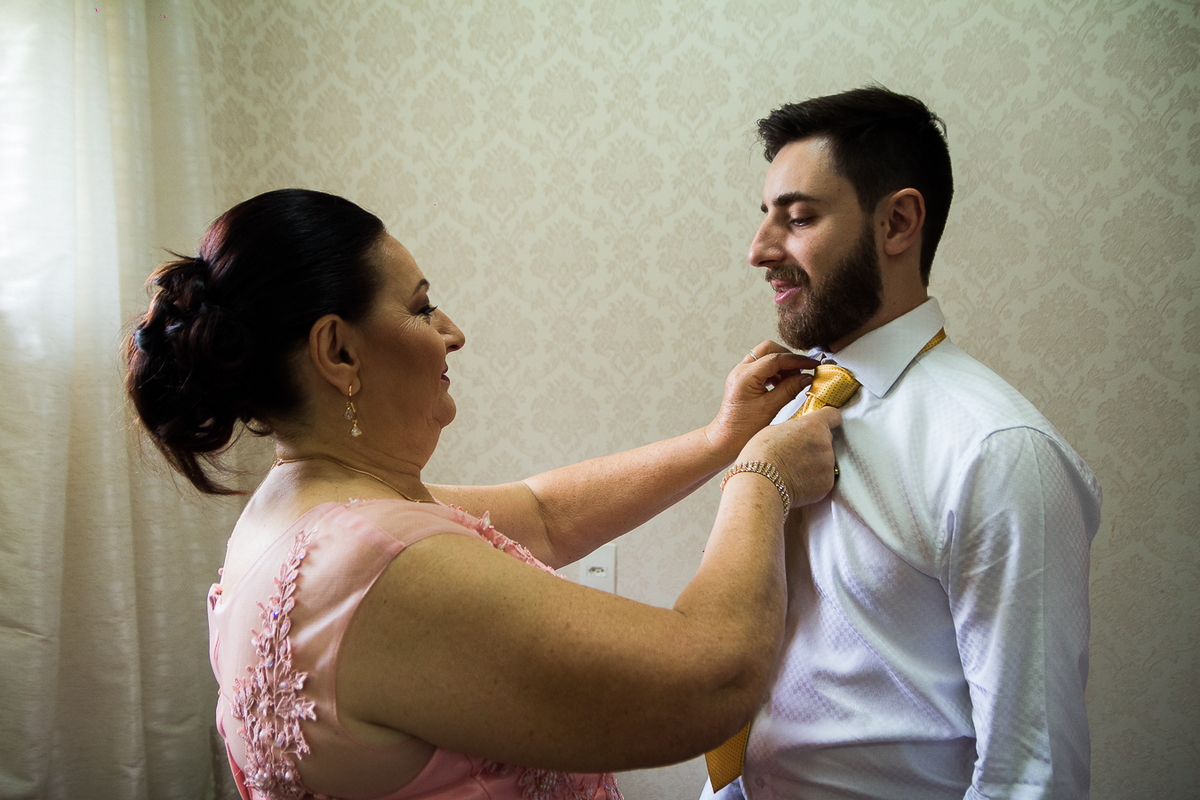 Detalhes do Making of do noivo na Igreja Catolica Helvetia em Indaiatuba SP 