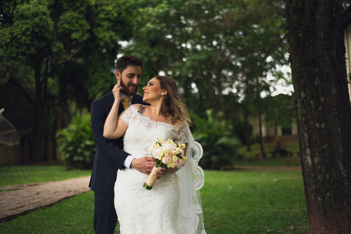 guia de poses de casamento noivos, vestido de noiva d sereia