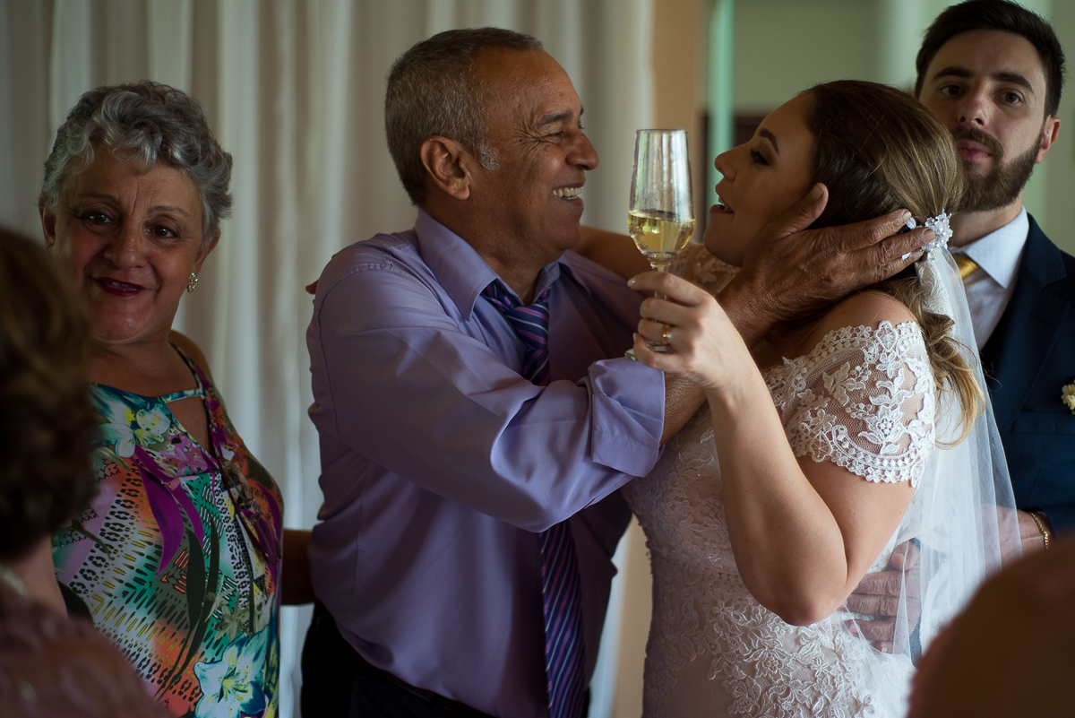 Noiva cumprimentando convidados especiais