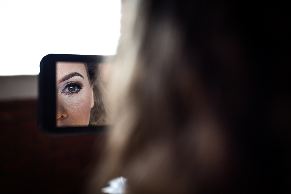 Detalhes dos olhos da noiva no making of em seu apartamento em Indaiatuba SP